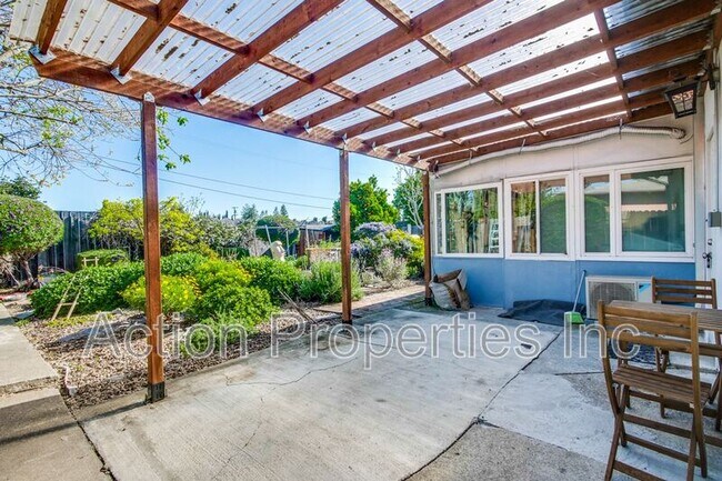 Building Photo - 439 Glendale Ave