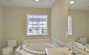 Building Photo - Beaufiful 3BR 2.5BA end unit town home wit...