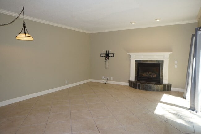 Building Photo - Spectacular NW Portland 4 bedroom with gue...