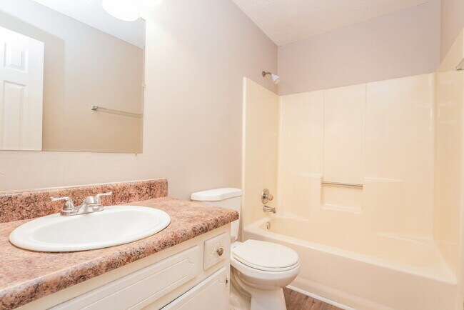 Building Photo - 2627 Country Trace SE