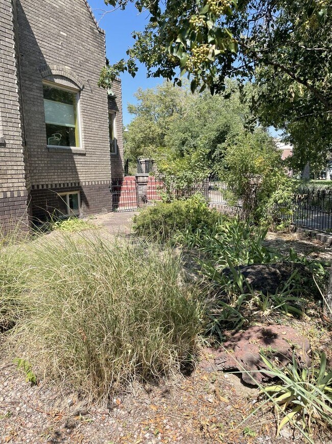 Building Photo - Downing St.
