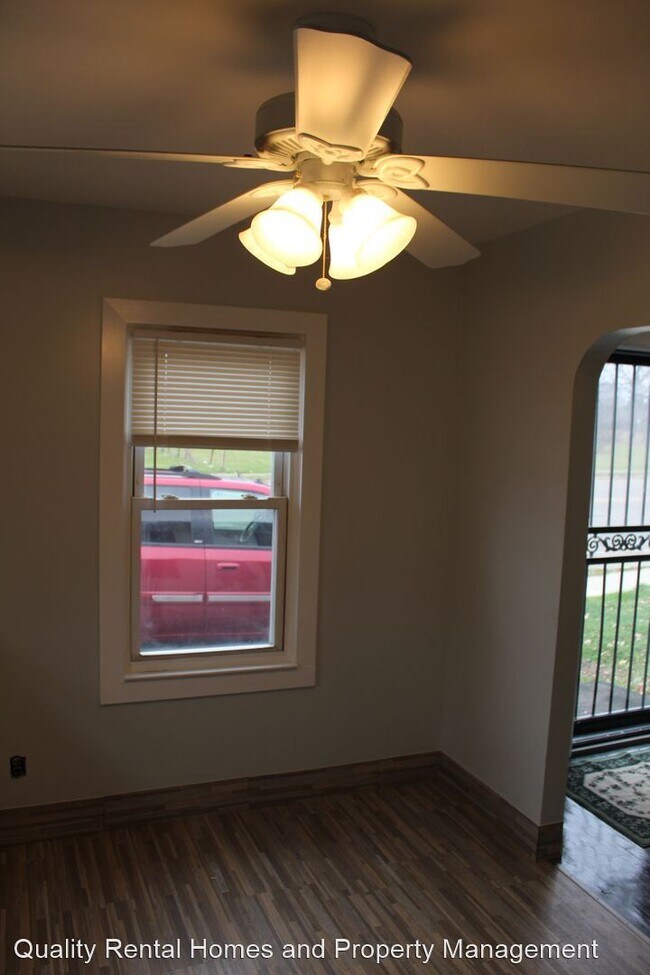 Building Photo - 2 br, 1 bath House - 1230 E Hemphill Rd