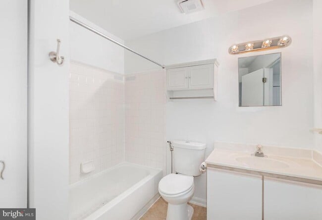 Building Photo - 509 McManus Way