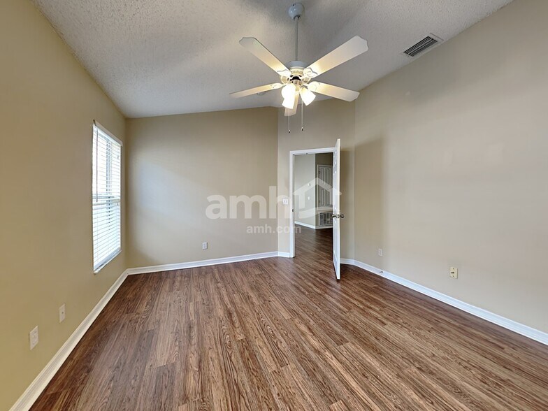Building Photo - 554 Sedgewood Cir