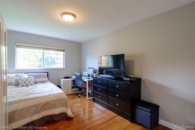 Building Photo - 487 N Eton St