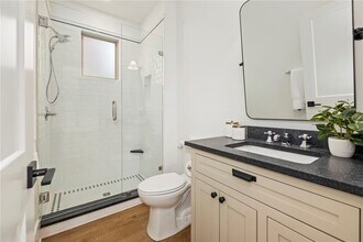 Building Photo - 267 E 11th St