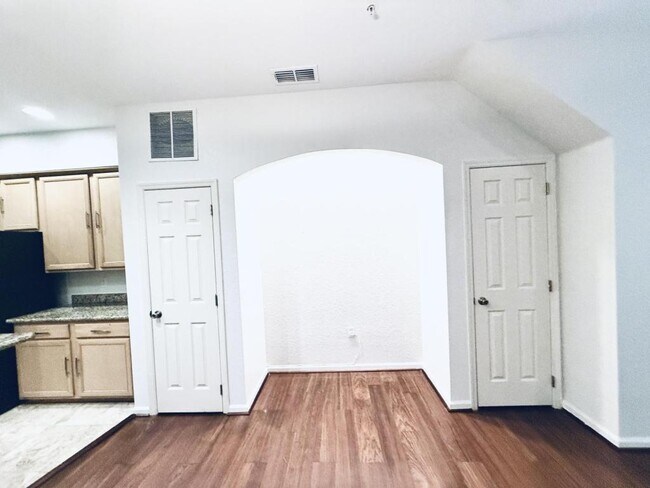 Building Photo - 2983 Ashland Ln S