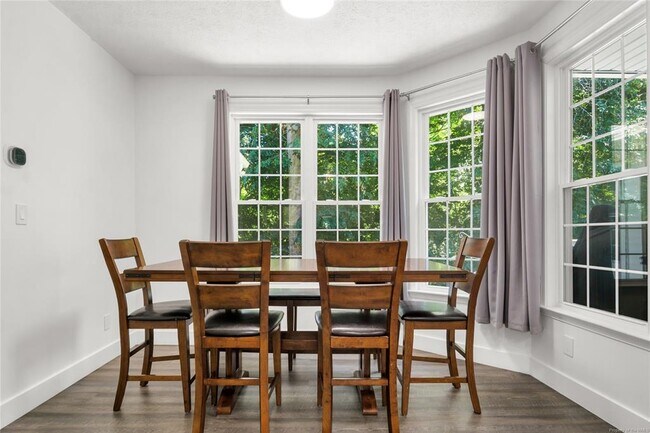 Building Photo - 717 Lantern Pl