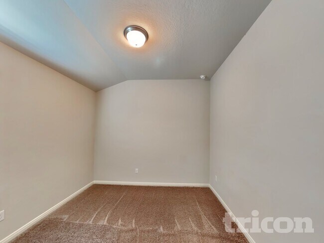 Building Photo - 5523 Shasta Pl