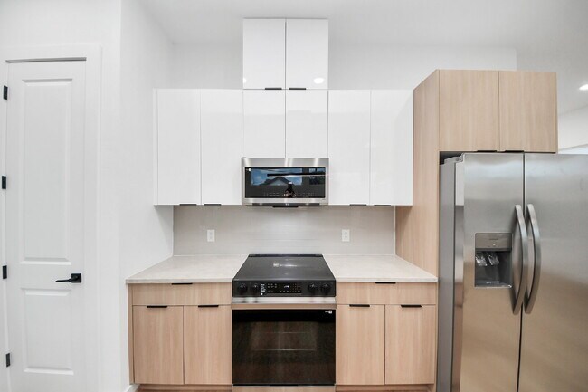Building Photo - 7117 Eastwood St