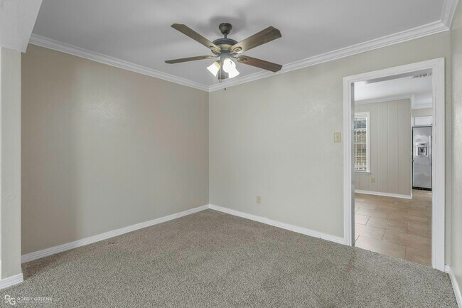 Building Photo - 10133 Saratoga Dr