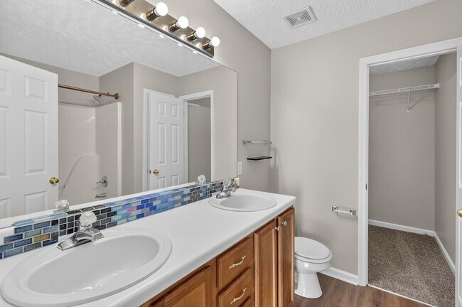 Building Photo - 2109 Dothan Dr