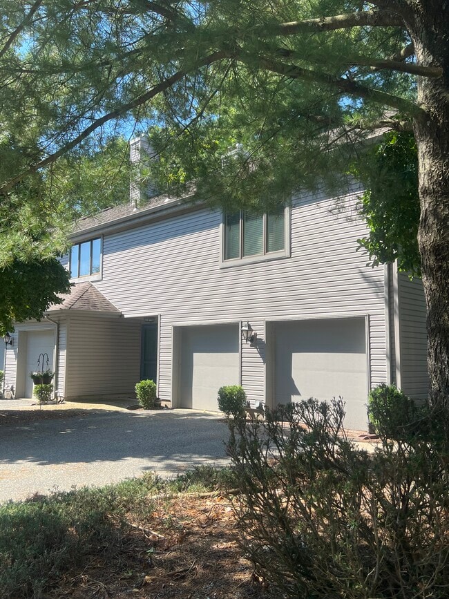 2  Bed Townhouses - 140 Dickinson Ln
