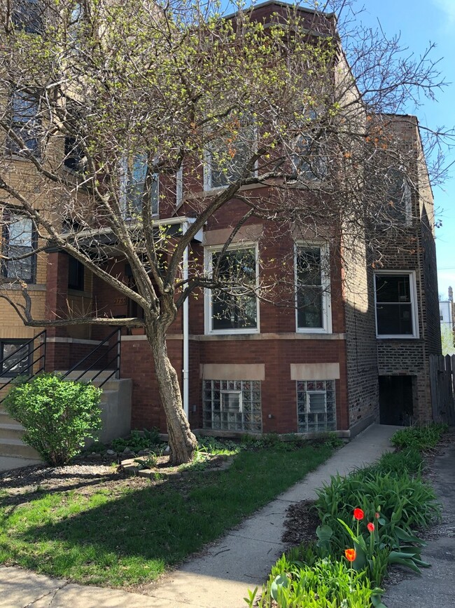 Building Photo - 2733 N Francisco Ave