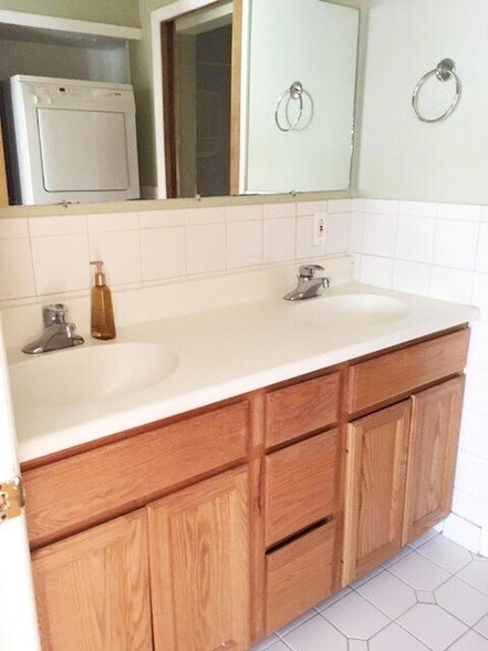 Building Photo - 1225 Island Dr