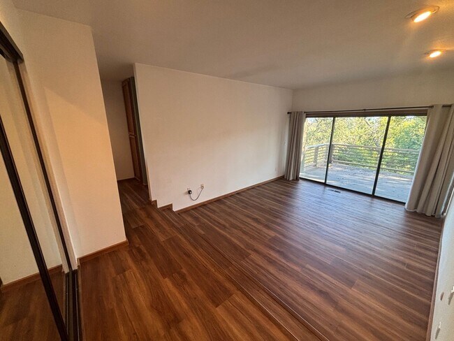 Building Photo - Large 2 bedroom 2.5 bathroom Bennett Valley Home with community pool and views