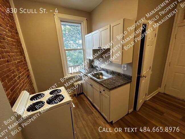 Primary Photo - 830 Scull St