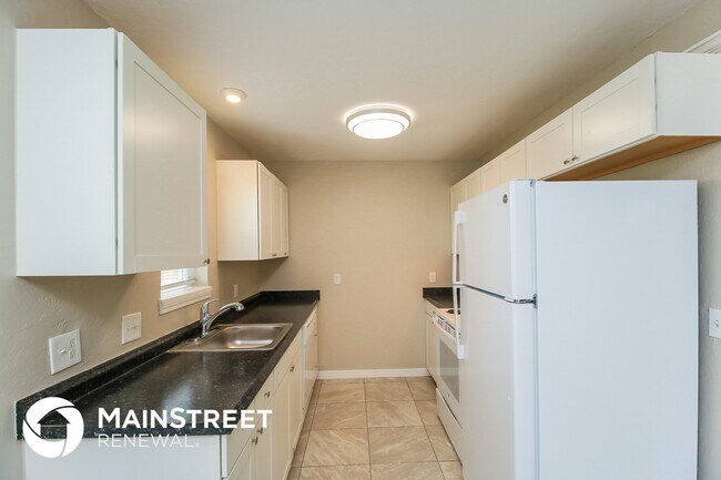 Building Photo - 6509 S McLemore Dr