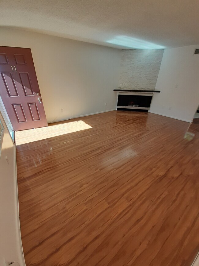 Building Photo - 9009 Tobias Ave