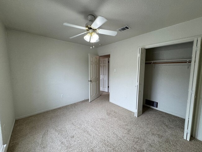 Building Photo - 208 W Blancas Dr