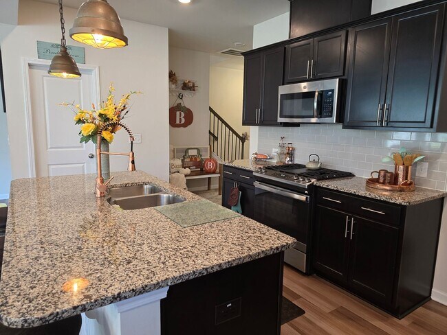 Building Photo - Impeccable 2020-Built 3-Bed, 2.5-Bath Home on Rare Quarter-Acre Lot – Prime Location!