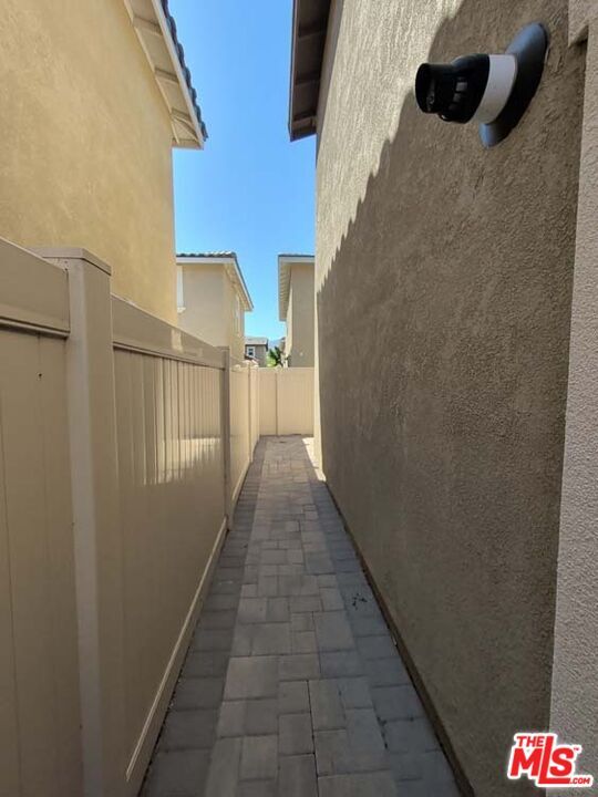 Building Photo - 295 Fuerte Dr
