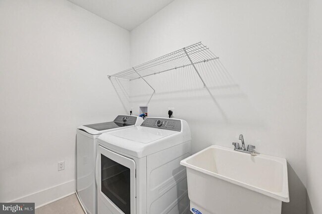 Building Photo - 2506 W Peninsula Dr