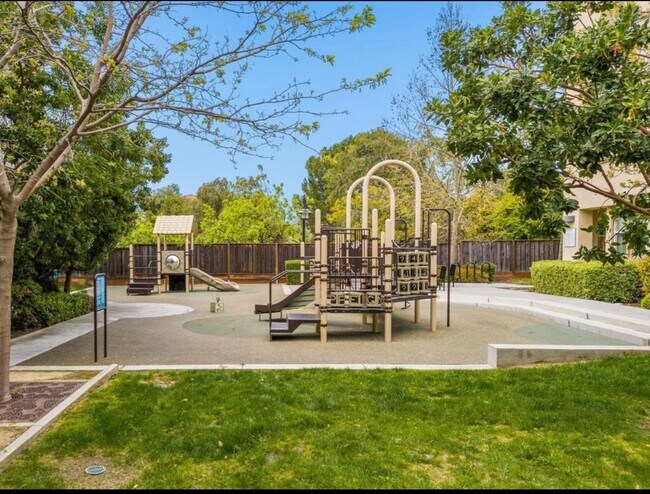 Building Photo - 2622 Baton Rouge Dr