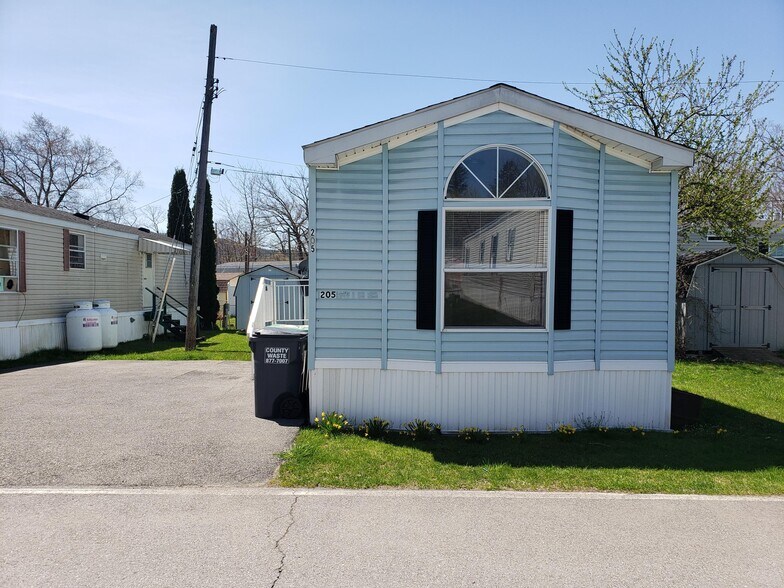 Building Photo - 205 Cross Dr