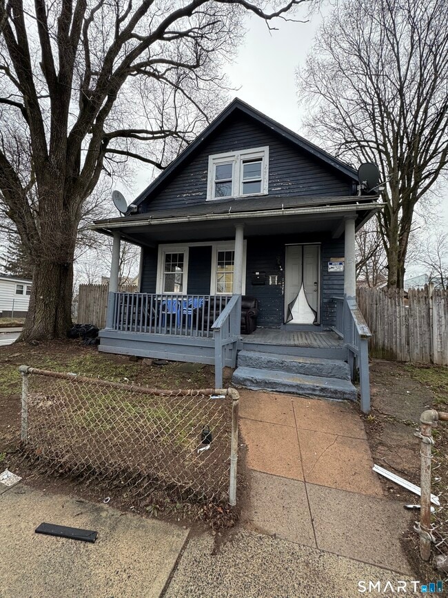 Building Photo - 154 Frank St