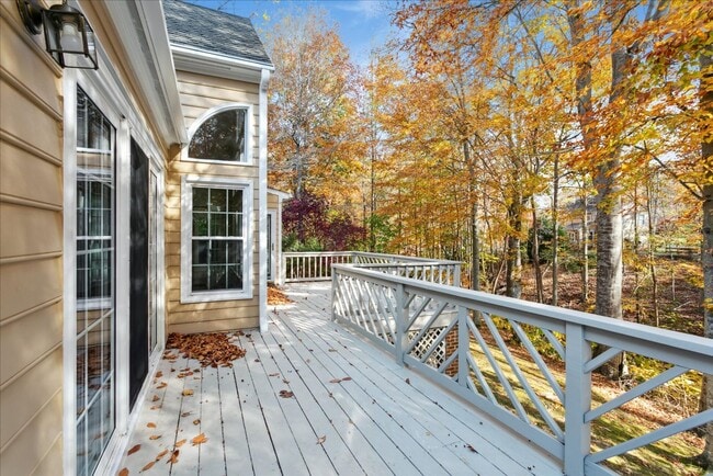 Building Photo - Kingsmill Gem