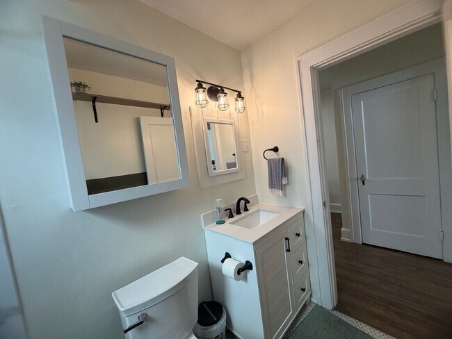 Building Photo - 6611 Kennedy Ave