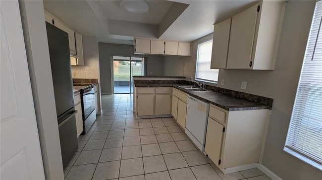 Building Photo - 1912 Crown Park Dr