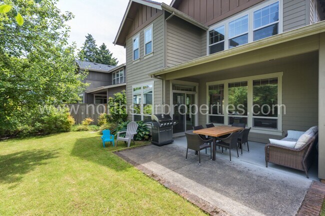 Building Photo - Charming SE Portland Craftsman
