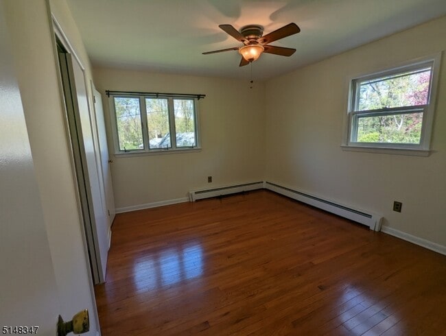 Building Photo - 6 W Windy Bush Ln