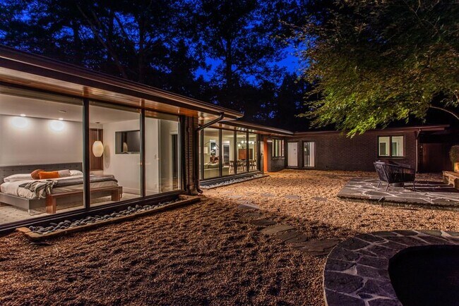 Building Photo - 1904 Lenox Rd NE