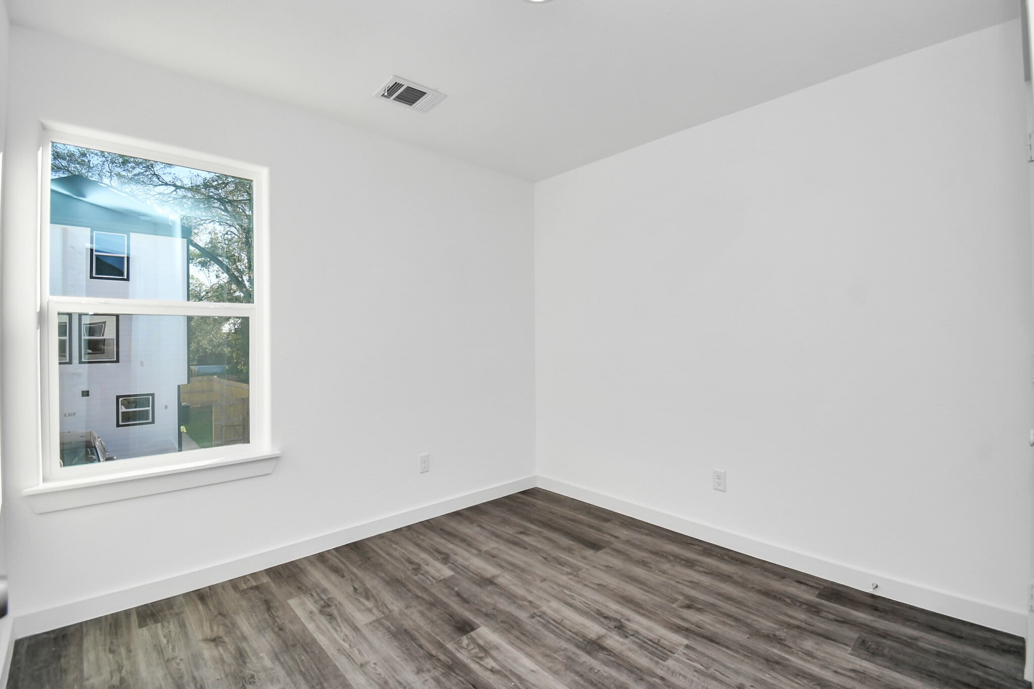 Building Photo - 337 Connecticut St