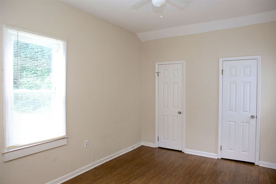 Building Photo - 2214 Walker Ave