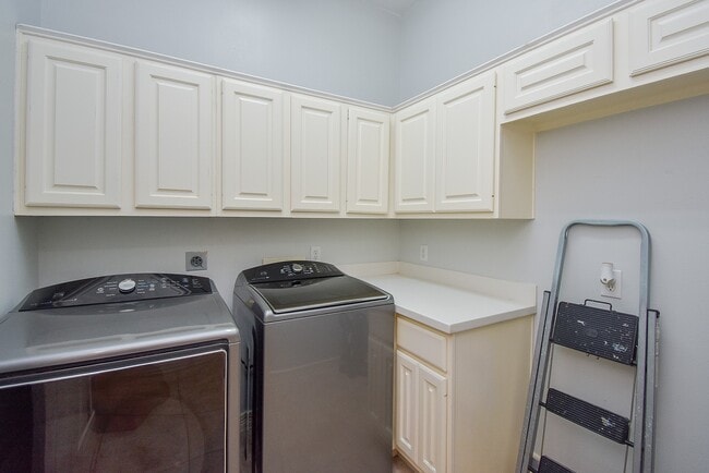 Building Photo - 7902 Silent Forest Dr