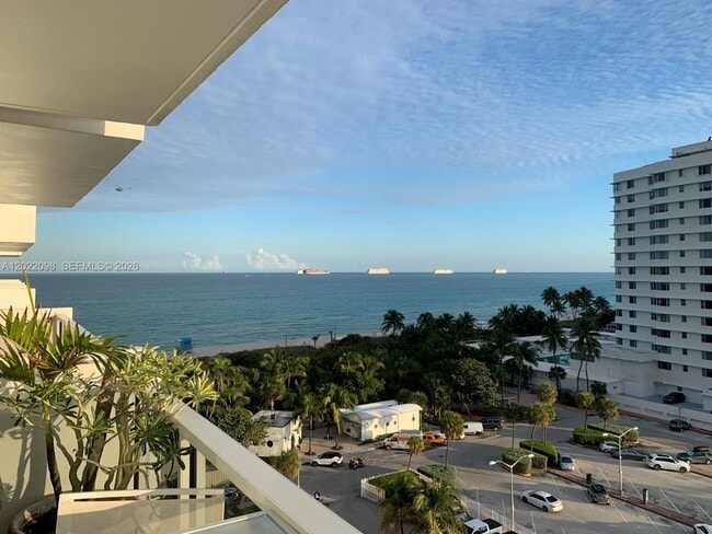 Building Photo - 5313 Collins Ave