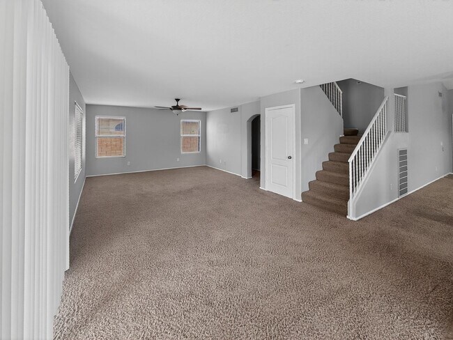 Building Photo - Beautifu;l 4Bed/2.5Bath, Private Pool Home!