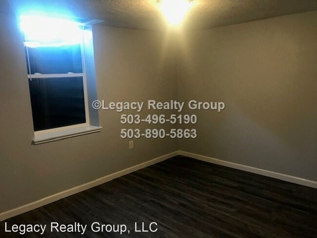 Building Photo - 4 br, 2 bath House - 3935 SE Harrison St