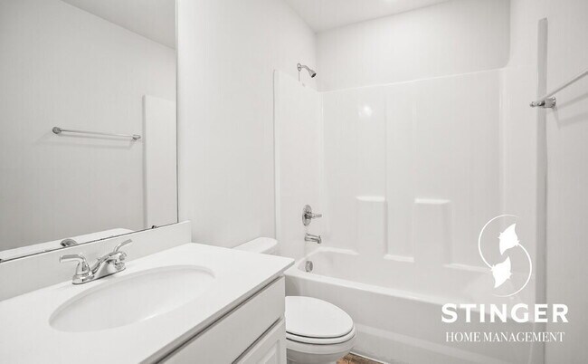 Building Photo - 38 Chestnut St