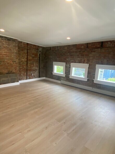 Building Photo - 427 Klotter Ave