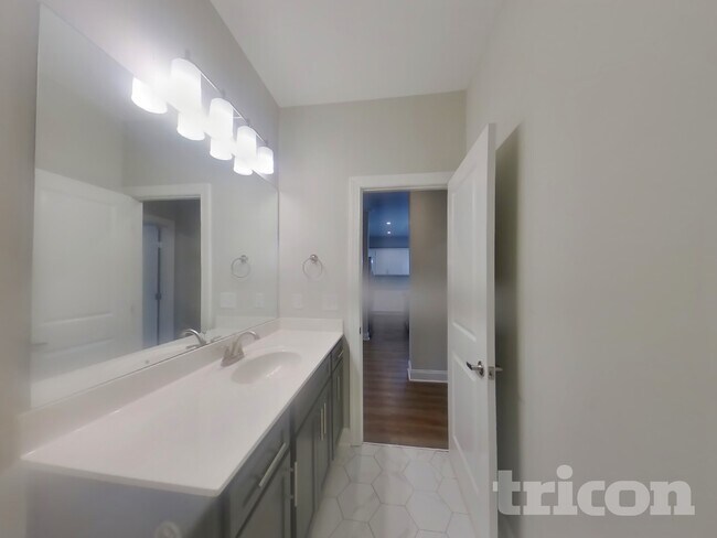 Building Photo - 571 Faye Aly