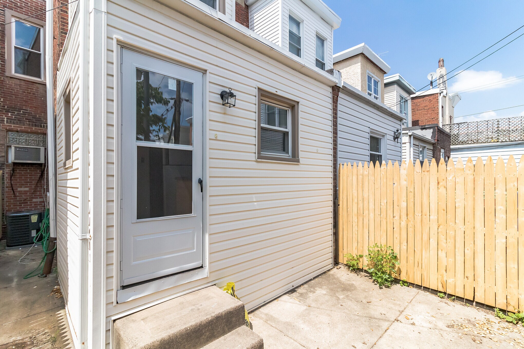 Building Photo - 2545 Cedar St