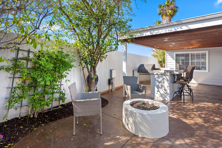 Building Photo - 3244 Marathon Drive