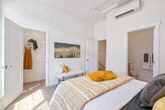 Building Photo - 3 bedroom | 3.5 Bathrooms | 1484sf