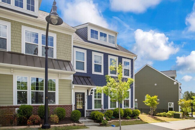 Building Photo - End Unit Townhome with many Upgrades - Downtown Wake Forest!