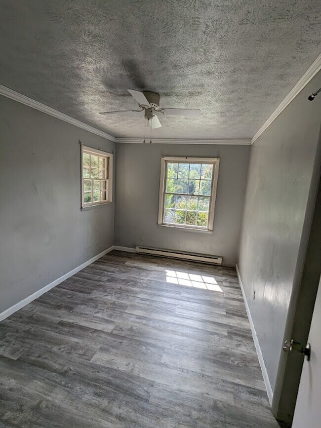 Building Photo - What a VIEW! Beautiful 3BD/2BA Ranch Style House in Speedwell Acres offered exclusively by Wester...